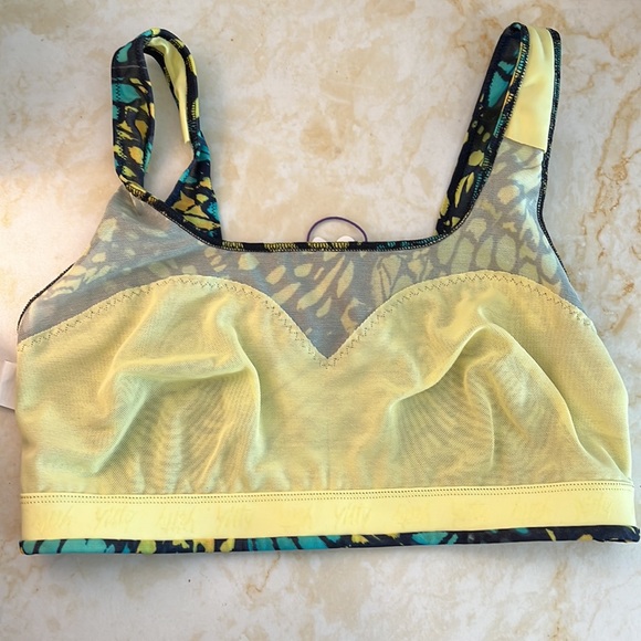 Fabletics Mesh Me Smoothing Midi Bralette - Picture 4 of 5